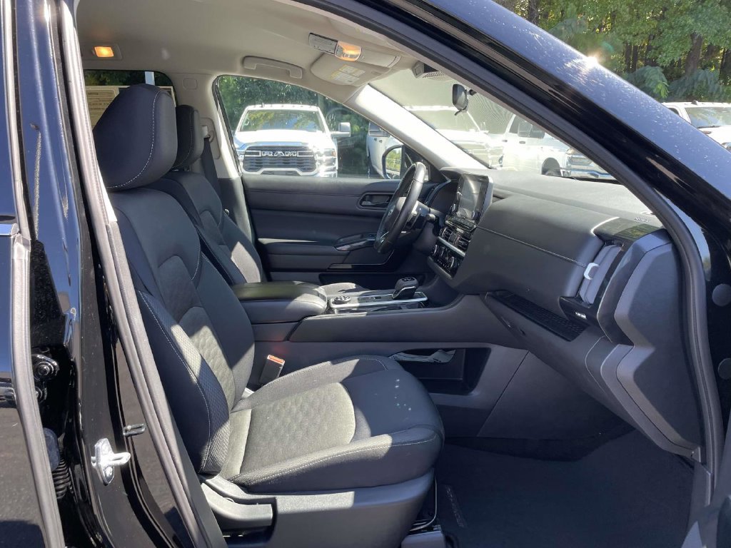 Used 2024 Nissan Pathfinder SV AWD/4WD image 15