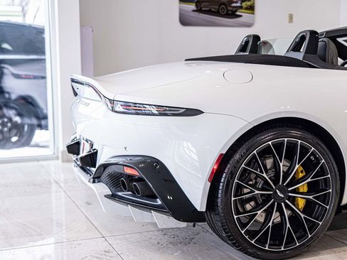 Used 2023 Aston Martin V8 Vantage Roadster RWD image 12