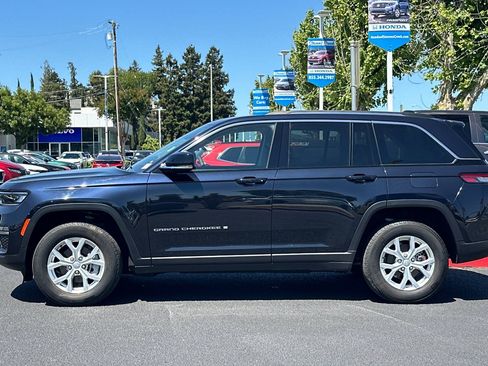Used 2023 Jeep Grand Cherokee Limited w/ Trailer Tow Prep Group (B) AWD/4WD image 2