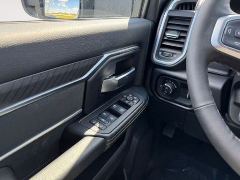 Used 2025 RAM 2500 Big Horn AWD/4WD image 32