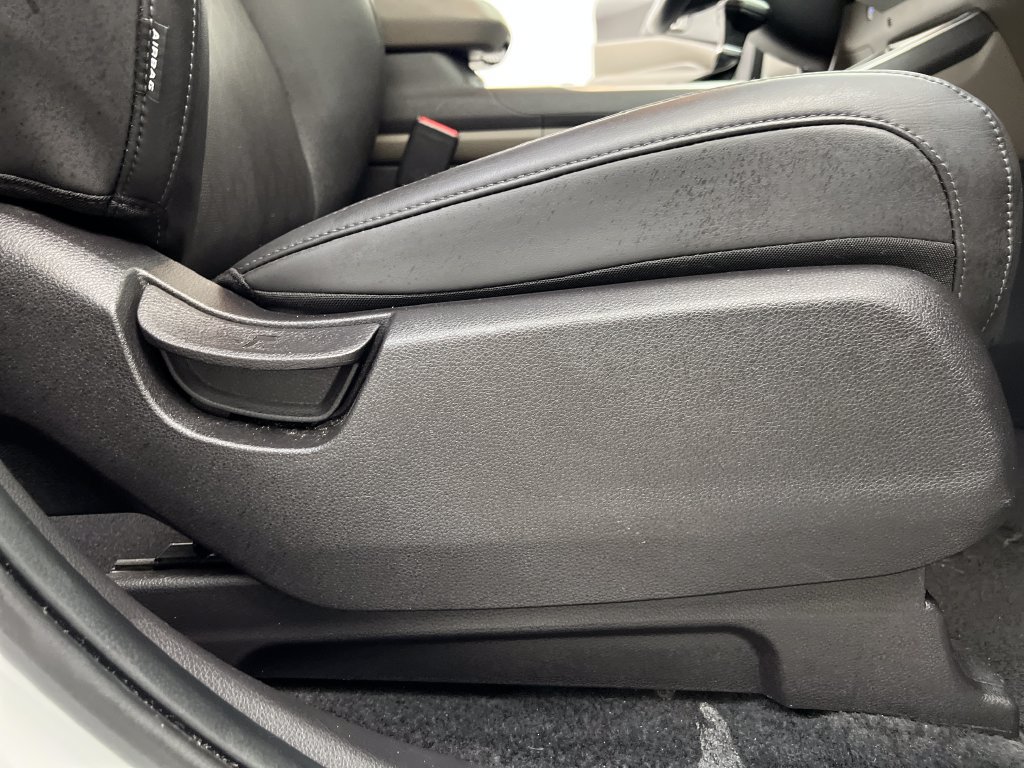 Used 2025 Kia Carnival FWD image 31