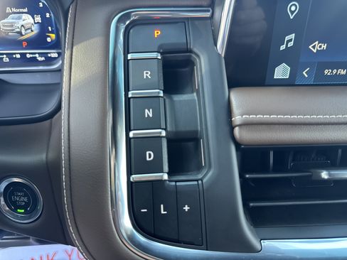Used 2023 Chevrolet Suburban High Country AWD/4WD image 31