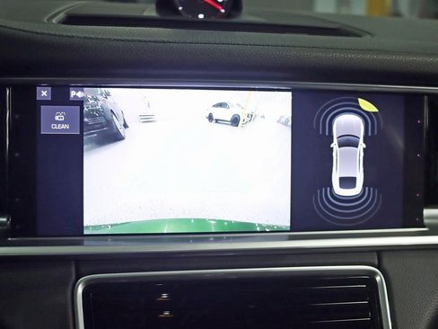 Used 2020 Porsche Panamera image 19