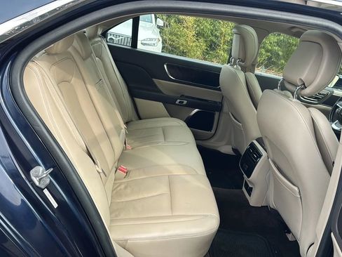 Used 2017 Lincoln Continental Select w/ Climate Package image 13