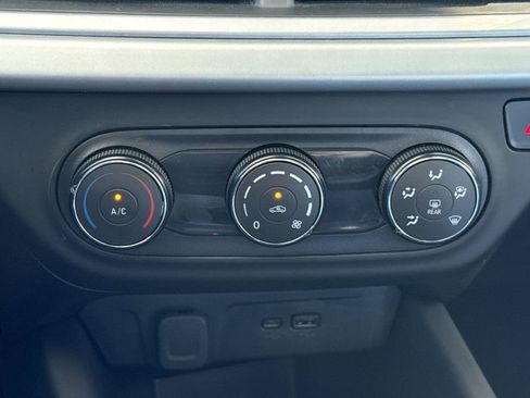Used 2025 Chevrolet Trax LS FWD image 29