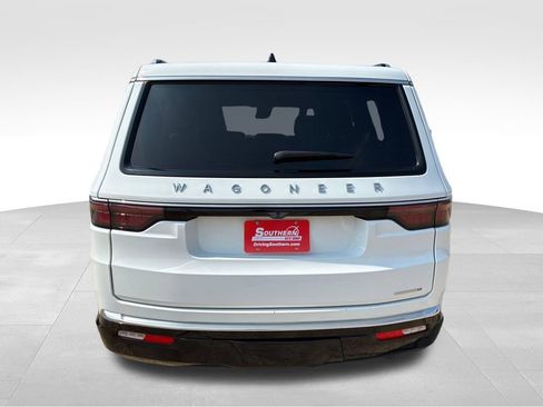 Used 2024 Jeep Wagoneer Series III AWD/4WD image 4