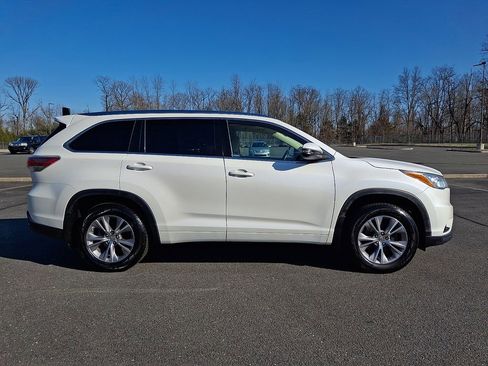 Used 2014 Toyota Highlander XLE image 7