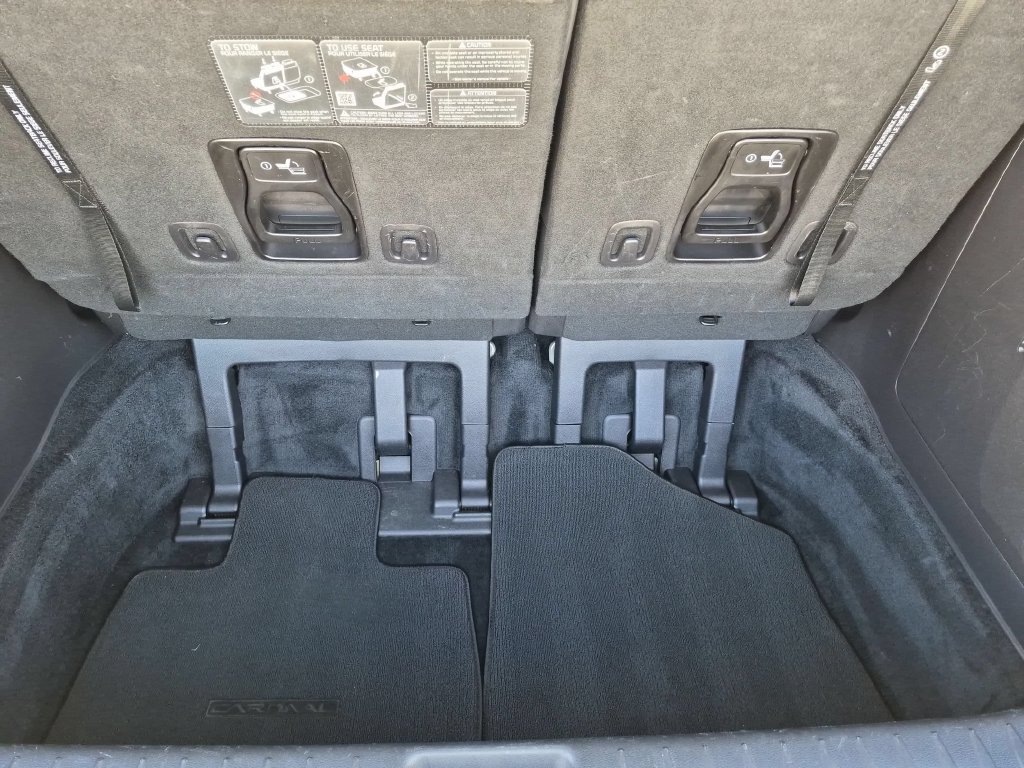Used 2025 Kia Carnival FWD image 28