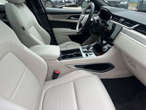 Used 2025 Jaguar F-PACE R-Dynamic S image 11