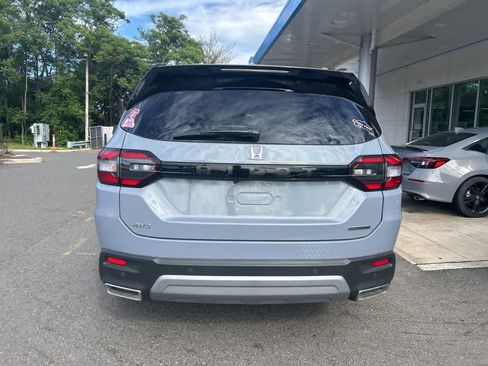 Used 2025 Honda Pilot Touring image 9