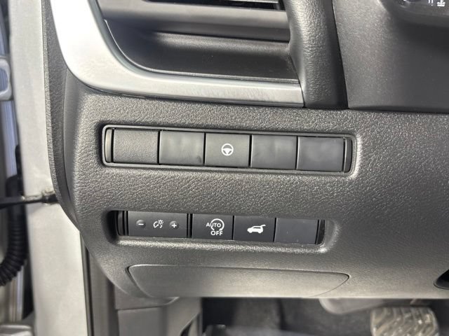Used 2025 Nissan Rogue SV FWD image 13