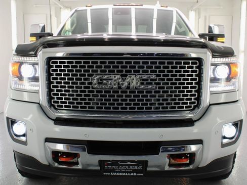 Used 2016 GMC Sierra 2500 Denali w/ Duramax Plus Package AWD/4WD image 27