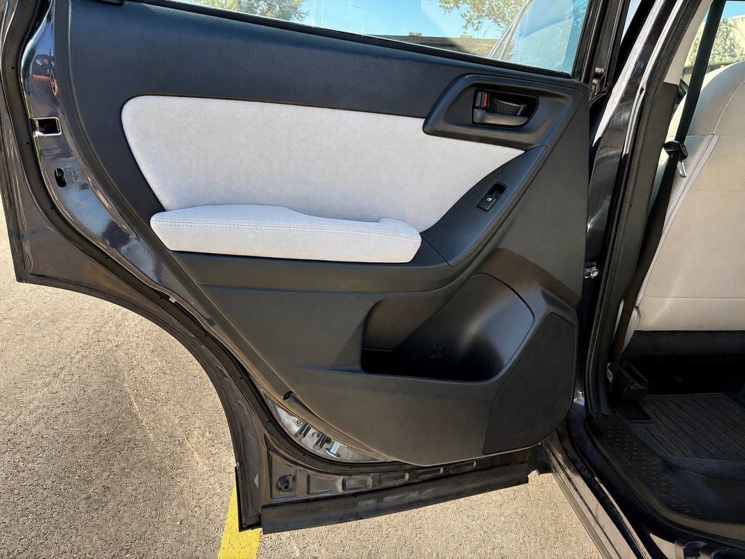 Used 2015 Subaru Forester 2.5i Premium AWD/4WD image 17
