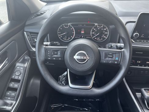 Used 2024 Nissan Rogue SV AWD/4WD image 12