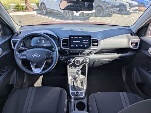 Used 2025 Hyundai Venue SEL FWD image 15