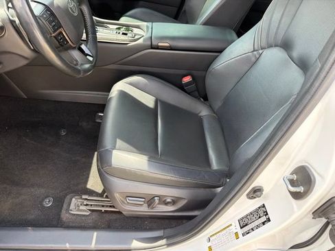Used 2024 Toyota Crown Platinum AWD/4WD image 7