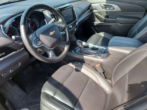 Used 2023 Chevrolet Traverse LT w/ Rear Camera Mirror Package AWD/4WD image 9