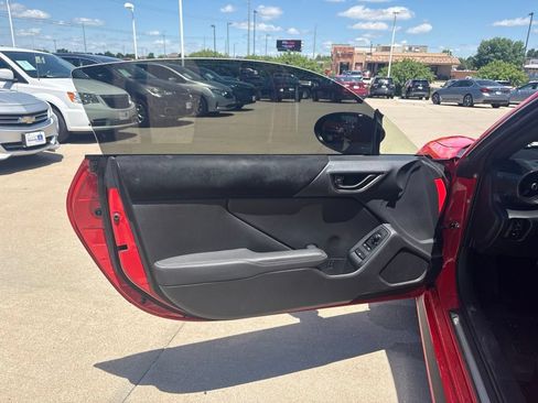 Used 2023 Toyota GR86 Premium w/ ALL Weather Mat Package (TMS) RWD image 9
