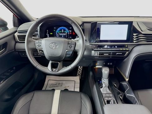 Used 2025 Toyota Camry SE w/ Convenience Package FWD image 21