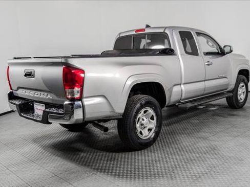 Used 2017 Toyota Tacoma SR5 RWD image 8