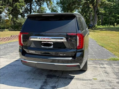 Used 2022 GMC Yukon SLT AWD/4WD image 1