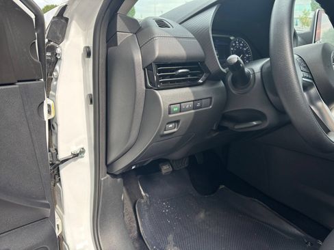 Used 2025 Nissan Sentra SV FWD image 27