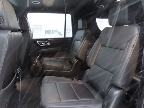 Used 2024 Chevrolet Suburban LT w/ Luxury Package image 22