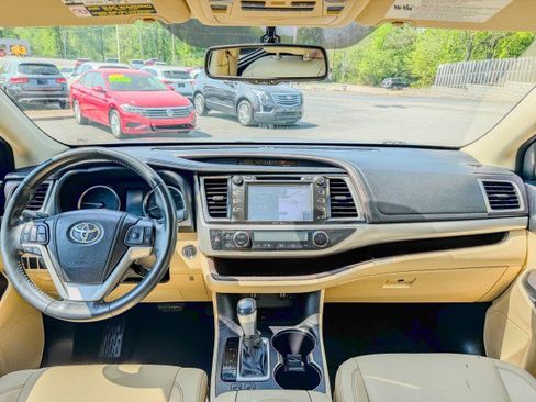 Used 2014 Toyota Highlander XLE FWD image 8