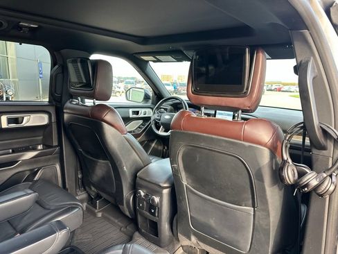 Used 2020 Ford Explorer Platinum w/ Premium Technology Package AWD/4WD image 36