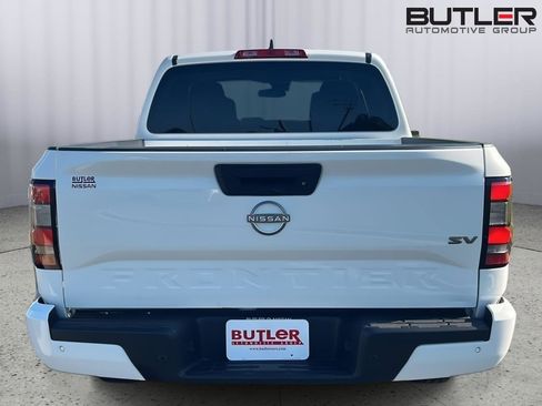 Used 2022 Nissan Frontier SV w/ Technology Package RWD image 5