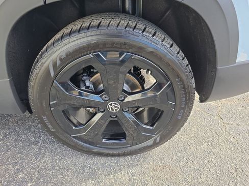 New 2026 Volkswagen Taos SEL image 30