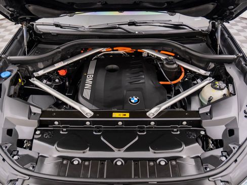 Certified 2025 BMW X5 xDrive50e w/ M Sport Package image 31