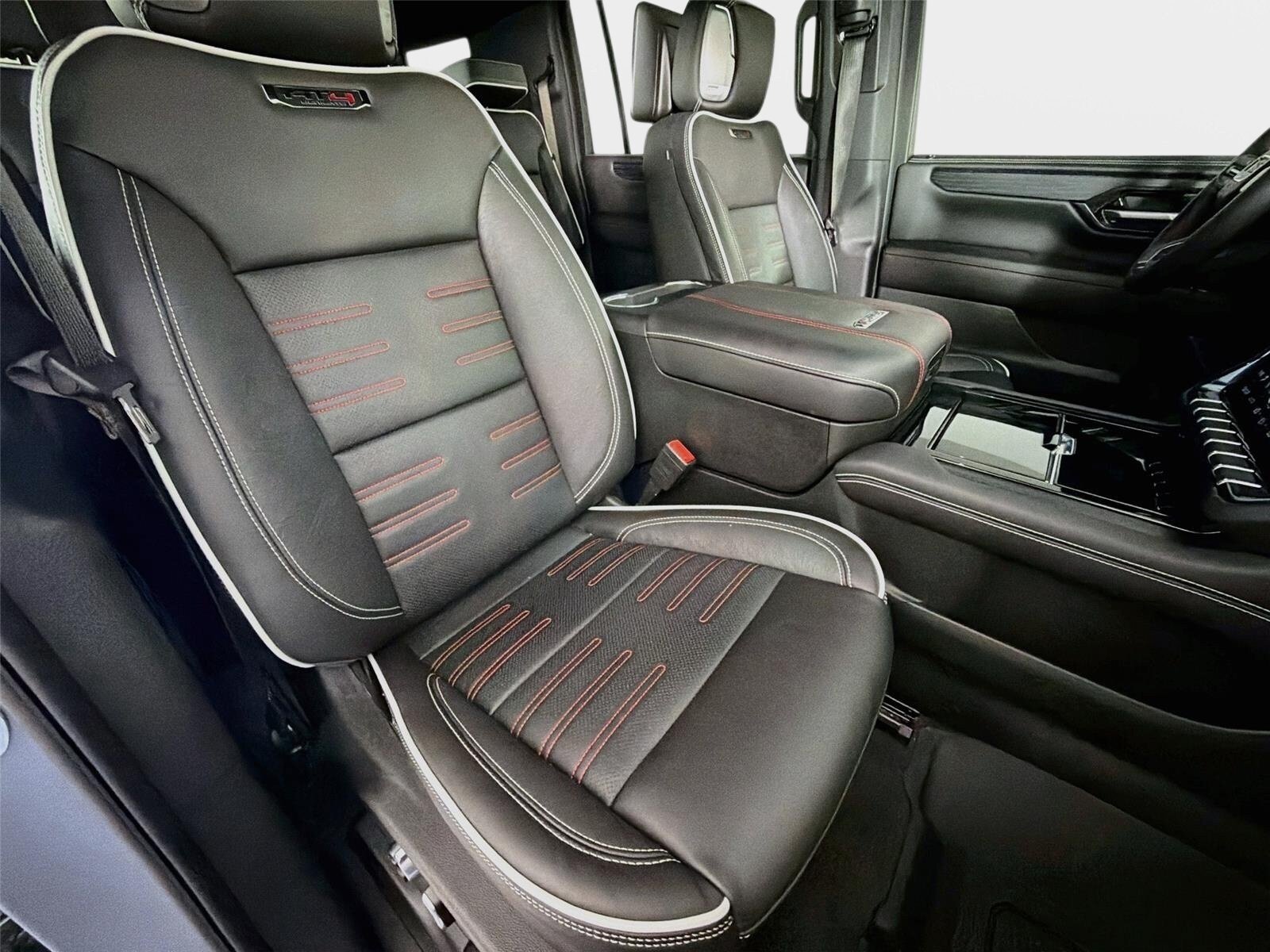Used 2026 GMC Yukon XL AT4 Ultimate w/ LPO, Floor Liner Package AWD/4WD image 31