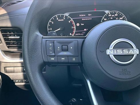 Used 2023 Nissan Rogue SV AWD/4WD image 17