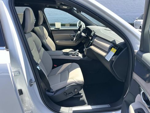 New 2026 Volvo XC90 T8 Plus AWD/4WD image 21
