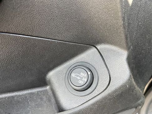 Used 2024 GMC Terrain SLT image 16