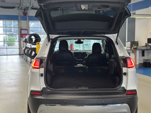 Used 2019 Jeep Cherokee Limited AWD/4WD image 7