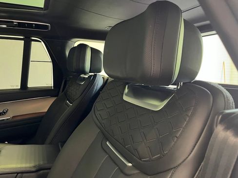 Used 2024 Land Rover Range Rover SV AWD/4WD image 32