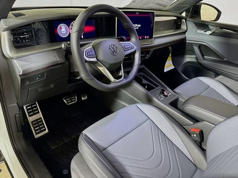 New 2026 Volkswagen Tiguan SE R-Line FWD image 5