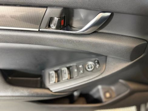 Used 2018 Honda Accord Sport image 18