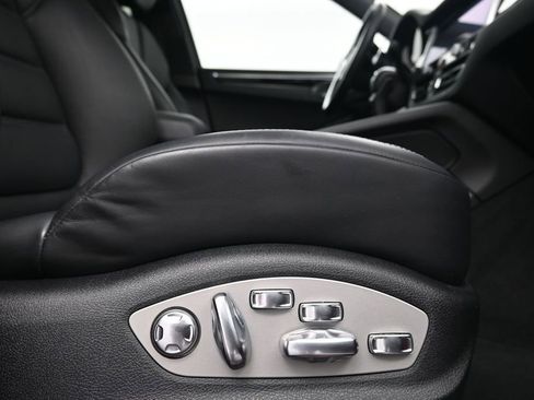 Certified 2024 Porsche Macan AWD/4WD image 15