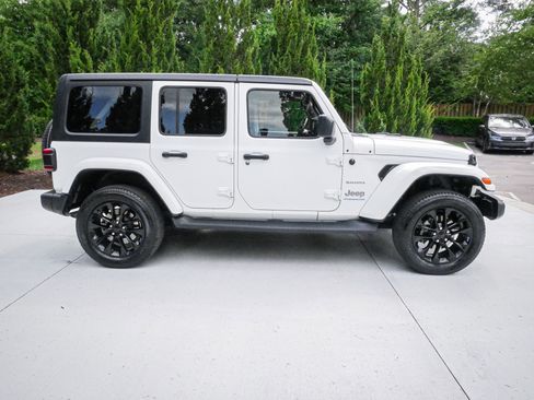 Used 2023 Jeep Wrangler Unlimited Sahara w/ Cold Weather Group AWD/4WD image 11