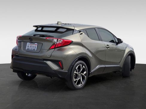 Used 2021 Toyota C-HR XLE FWD image 4