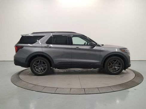 Used 2025 Ford Explorer ST-Line w/ ST-Line Street Pack AWD/4WD image 9