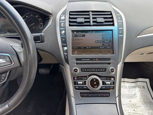 Used 2017 Lincoln MKZ Select image 14