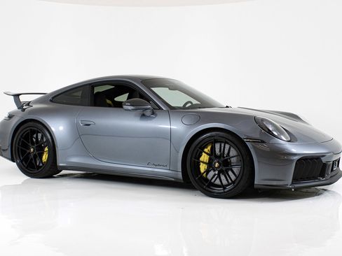 Used 2026 Porsche 911 Carrera GTS RWD image 11