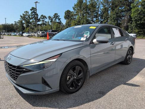 Used 2022 Hyundai Elantra SEL FWD image 1