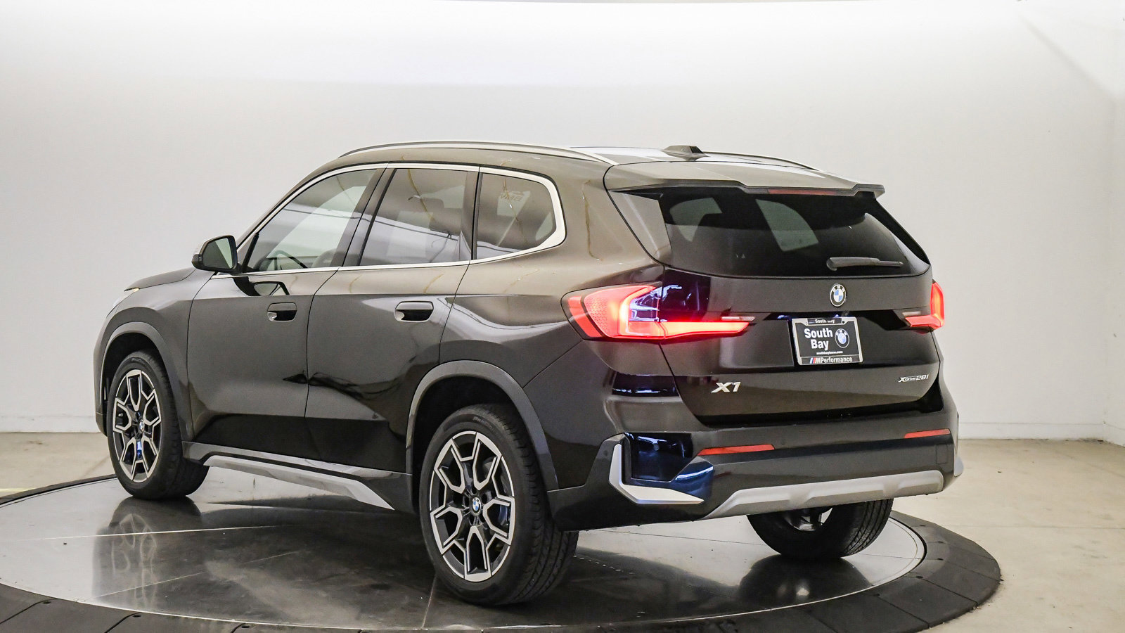 Certified 2023 BMW X1 xDrive28i w/ Convenience Package AWD/4WD image 2