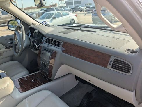 Used 2013 Chevrolet Avalanche LTZ RWD image 18