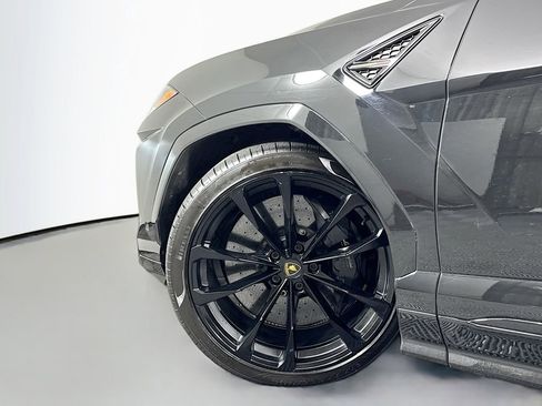 Used 2020 Lamborghini Urus image 40